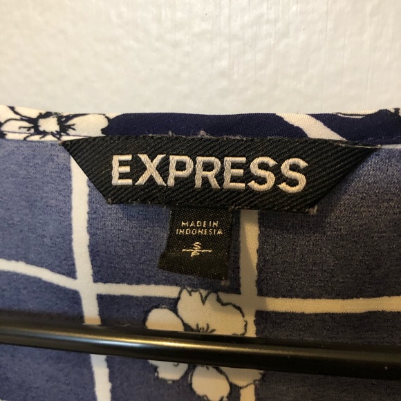 Express Short Sleeve Blouse - Picture 4 of 5